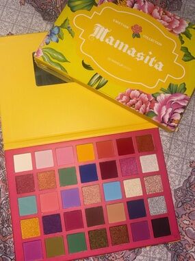 Mamasita Eyeshadow Palette – Bold Multi-Color Eye Collection
